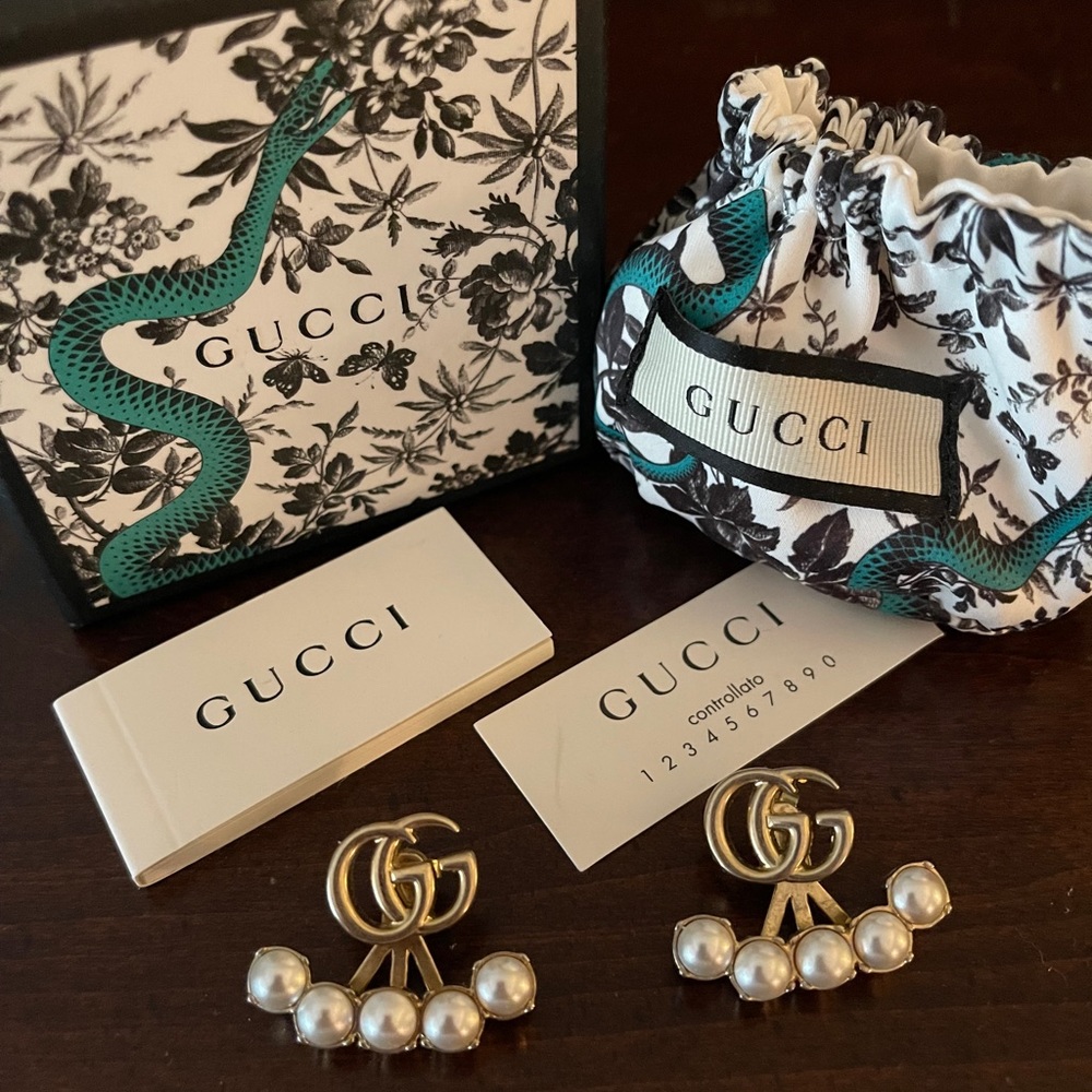 Gucci double G Earrings.